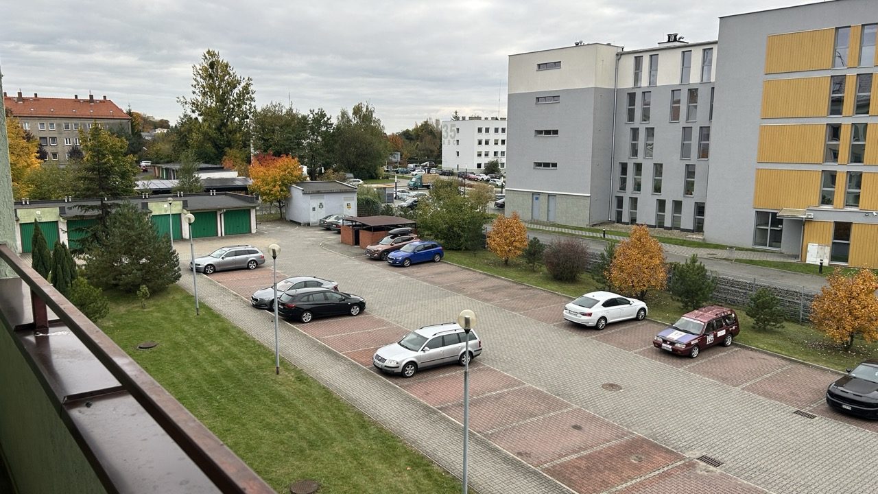 Widok na zieleń z balkonu